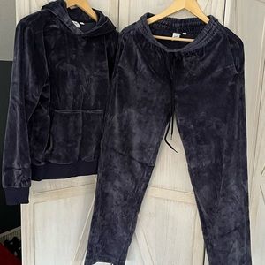 Lounge set - Aritzia- TNA blue velour - pull over top - wide leg pants